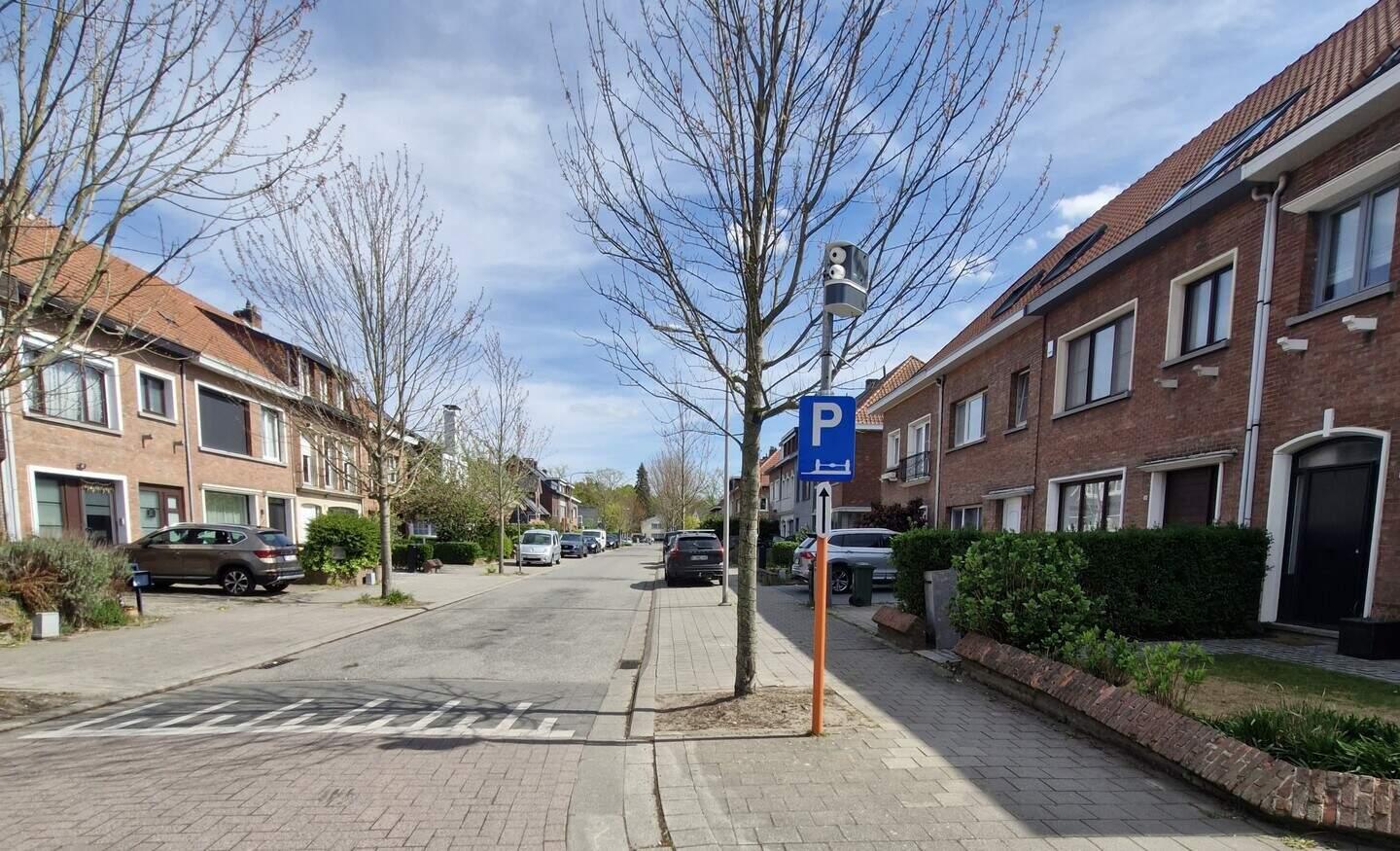 Slimme camera’s om sluikstorters op te sporen actief: “Duidelijk maken dat sluikstorten niet thuishoort in Edegem”